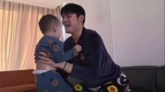 24歲男生考研后開(kāi)啟“一拖二”模式，獨(dú)攬弟弟們照料重任