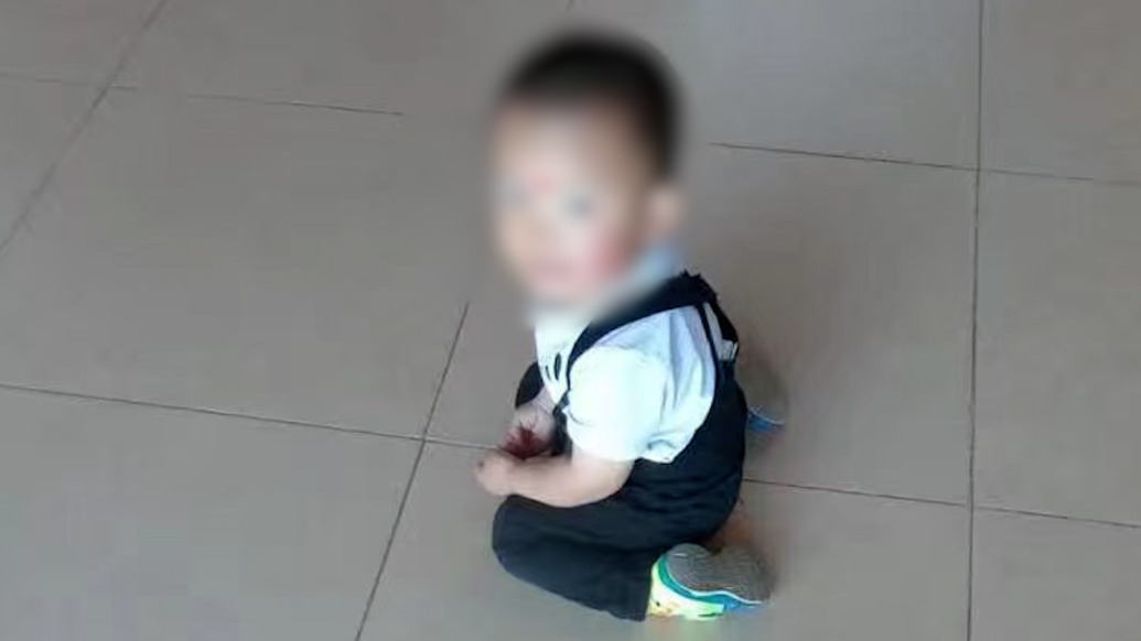 哥哥失聯(lián)多年22歲未婚小伙替兄養(yǎng)子，當(dāng)?shù)貐f(xié)調(diào)已給孩子辦低保