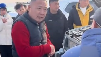 60岁于东来跳入冰河勇救被困车辆