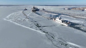 辽东湾出现海冰，盘锦海事局24小时不间断破冰护航保畅通