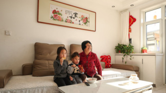 屋子里的欢声笑语——一个东北乡村的振兴新图景