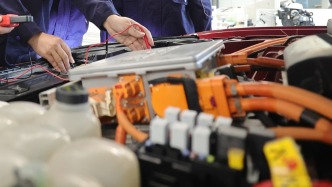 新能源汽车维修贵成痛点，经济日报：别让省下的油钱花在维修上