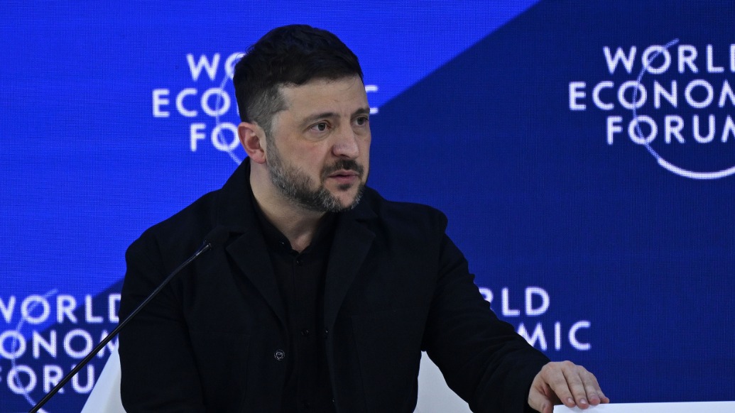 在达沃斯被催促下场,泽连斯基反问:和我聊天很无趣?