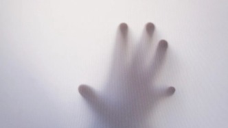 央媒调查：窒息挑战、催吐成瘾，致命游戏正通过学生社交群扩散