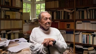 乔治·斯坦纳：阅读不是忍受苦痛，更确切地说是在夜幕降临时，准备好迎接一个客人到家里 | 纯粹访谈