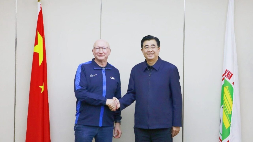 中國足協(xié)聘任克瑞斯·范·普維爾德?lián)沃袊闱騾f(xié)會技術總監(jiān)