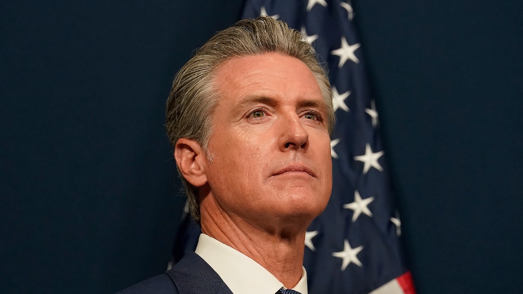 美加州州长开网站卖护膝：部分政治人士不要“跪”美国政府