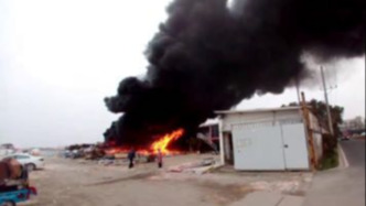 砂輪切割機(jī)火星引燃紙板等導(dǎo)致火災(zāi)，兩男子危險(xiǎn)作業(yè)被刑拘