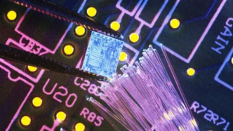 世界首款纖維芯片問世！復(fù)旦大學(xué)開年頂刊