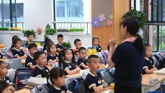 光明日報(bào)：“強(qiáng)制教師參與年會表演被投訴”，該反思什么？