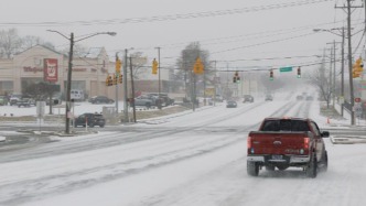 美国冬季风暴致超90万户断电，逾万架次航班取消