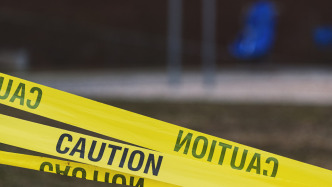 一架私人飛機(jī)在美國(guó)緬因州機(jī)場(chǎng)墜毀，機(jī)上載有8人