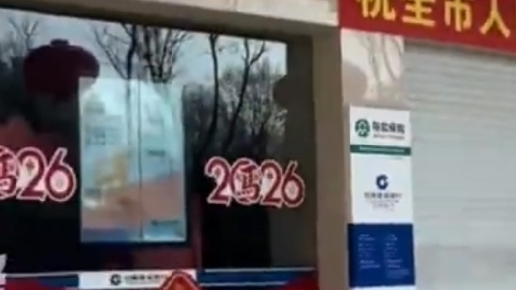 男子打掃衛(wèi)生發(fā)現(xiàn)200張千元存單：妻子為防止亂花，每天借上廁所到銀行存1000元