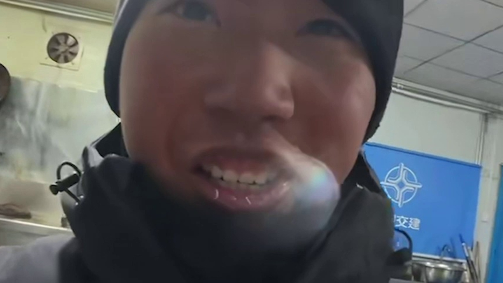 寒夜里的無人區(qū)閃著溫情，騎行博主可可西里求宿天路驛站，獲意外照料