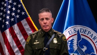 人物｜美移民執(zhí)法行動中穿軍大衣的指揮官是誰？