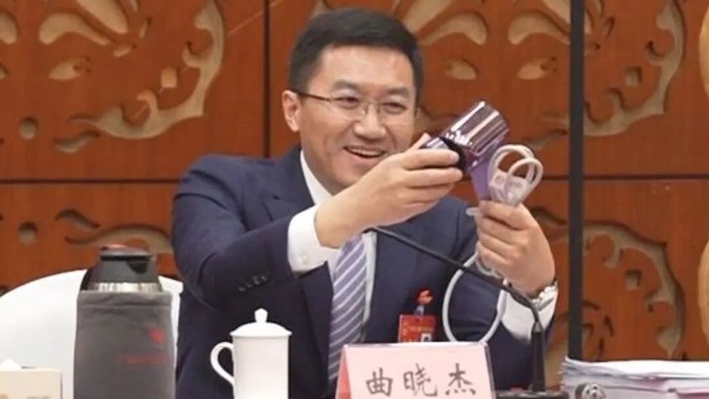 揭阳市长曲晓杰两会现场带货揭阳电吹风