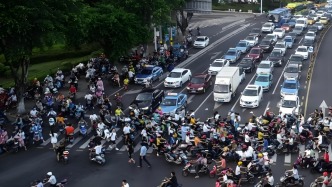 新国标与地方整治齐发力，电动自行车治理如何从焦虑到破局？