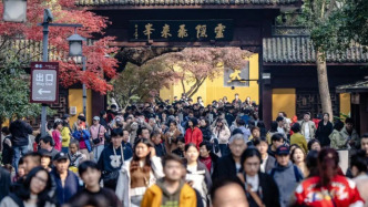 靈隱寺免費(fèi)后38萬人爽約，媒體：免票不等于免誠信