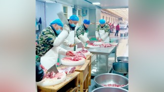 請全校1800人喝羊肉湯，這所學校的期末“加油包”暖到出圈