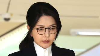 韓國前總統(tǒng)夫人金建希首案一審宣判，獲刑1年8個月