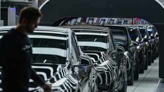 歐洲新車銷售首現(xiàn)“黃金交叉”：去年12月純電車注冊量超過油車