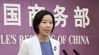 束玨婷已任商務(wù)部財(cái)務(wù)司司長(zhǎng)，曾任商務(wù)部新聞發(fā)言人