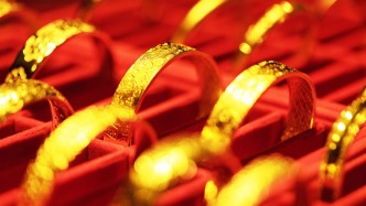 一日內(nèi)突破5200美元、5300美元關(guān)口！現(xiàn)貨黃金日內(nèi)漲超2%，續(xù)創(chuàng)歷史新高