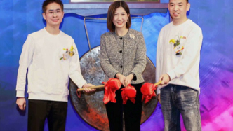 紅杉坐鎮(zhèn)，中國(guó)最大零食IPO誕生：鳴鳴很忙市值900億