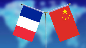 王毅同法國(guó)總統(tǒng)外事顧問(wèn)博納通電話