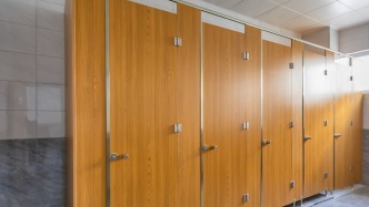 工人日?qǐng)?bào)關(guān)注：“帶薪如廁”被解雇，如何界定合理需求與違紀(jì)脫崗