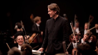 東藝春夏上新：薩洛寧執(zhí)棒巴黎管弦，王羽佳張昊辰獨(dú)奏