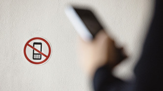 在校期间手机上交，瑞典拟在全国小学和初中课堂禁用手机