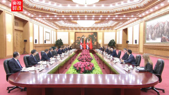 視頻丨習(xí)近平會(huì)見(jiàn)英國(guó)首相：只要是符合國(guó)家和人民根本利益的正確的事 領(lǐng)導(dǎo)人就應(yīng)當(dāng)事不避難 勇往直前