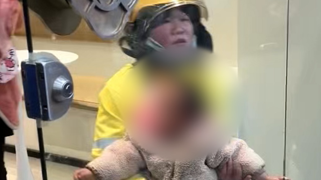 兒童手卡門縫大哭，古茗門店講述施救過程