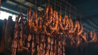 夜讀｜香腸的味道，媽媽的味道