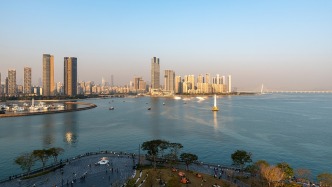 深圳去年GDP为38731.8亿元，同比增长5.5%