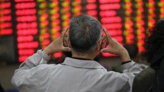 A股三大股指漲跌互現(xiàn)：半導(dǎo)體走強(qiáng)，有色金屬掀跌停潮