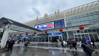 上?；疖囌灸线M(jìn)站口煥新啟用，“風(fēng)雨連廊”全覆蓋 