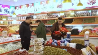 多彩集市透著濃濃年味藏著經(jīng)濟活力 品質(zhì)升級助力“年經(jīng)濟”煥彩煥新