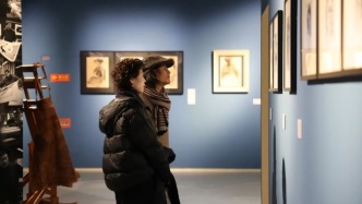 在“今日海上”展覽中，走進上海藝術家工作室