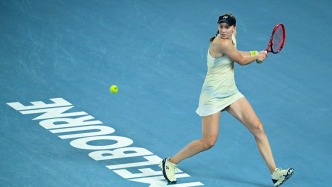 萊巴金娜首次獲得澳網(wǎng)女單冠軍，收獲第二個大滿貫獎杯