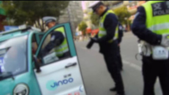 “無證+超員”！四川鹽亭一三輪車駕駛員被行拘3日