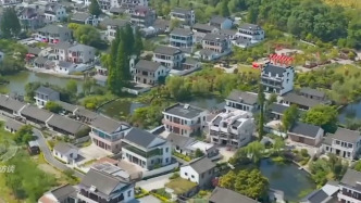 焦點(diǎn)訪談丨“生態(tài)赤字”如何變?yōu)椤懊利惤?jīng)濟(jì)”？這些鄉(xiāng)村給出了答案