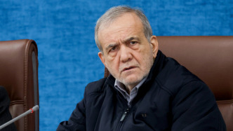 伊朗多地爆炸消息引发焦虑，美伊均释放和谈信号，哈梅内伊现身