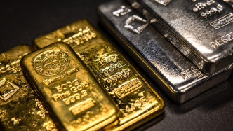 國際貴金屬價格再跳水，銀價3天累計跌幅達40%