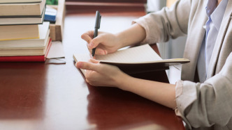 光明日报聚焦：高校教师该“坐班”吗？