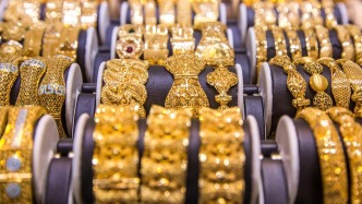 金價大幅回落，剛買的金飾能退嗎？法律人士解讀