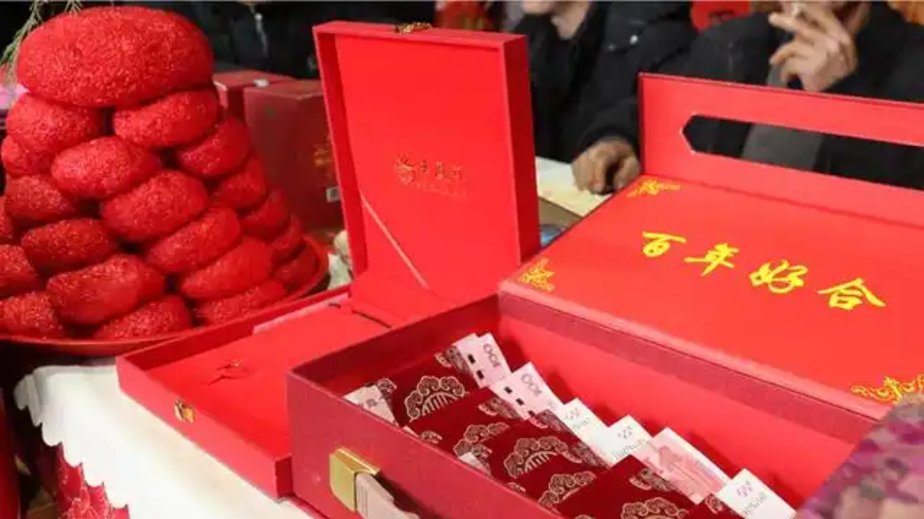 婚禮現(xiàn)場(chǎng)女方父母退還99999元彩禮：兩個(gè)新人合得來(lái)就行