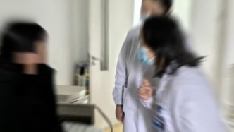 高三女生长期睡眠不足5小时，未做防护顶风骑车回家后竟面瘫