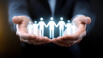 上海两会快评｜拓宽大龄劳动者就业空间，让人尽其才